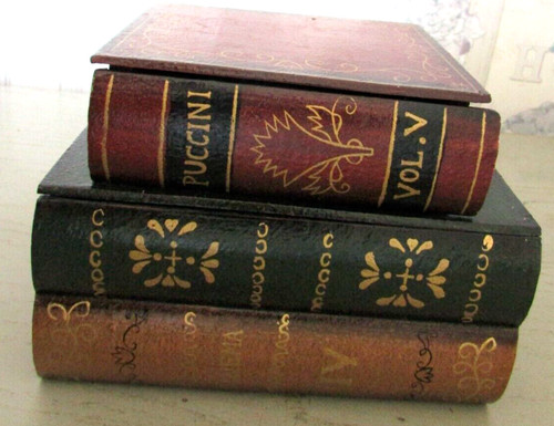 Trois faux livres bois - trois,